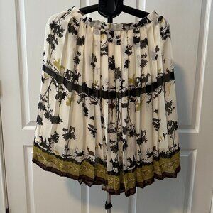 Brand new pleated skirt with prints